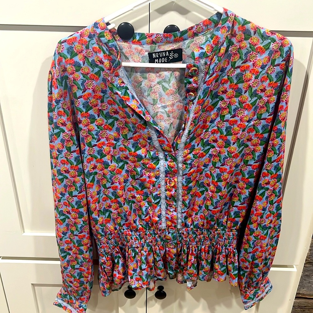 Nrvna Mode flower print button up blouse with elastic peplum.